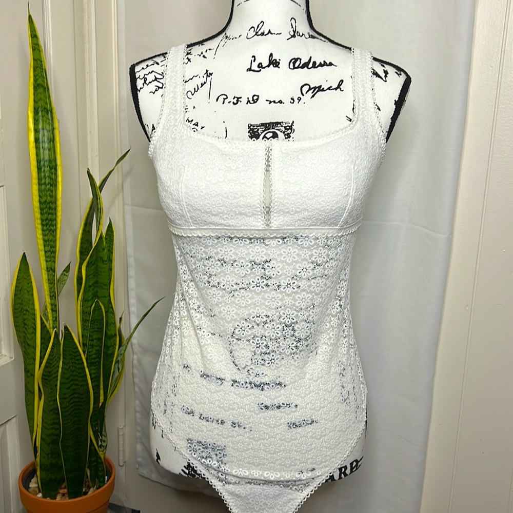 Abercrombie & Fitch Flower lace bodysuit